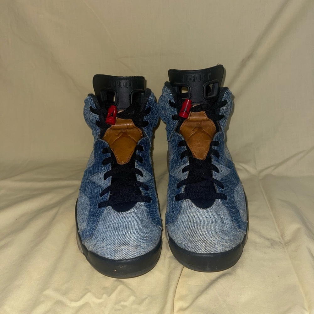 jordan 6’s, mint condition best price you can find for these retro shoes!